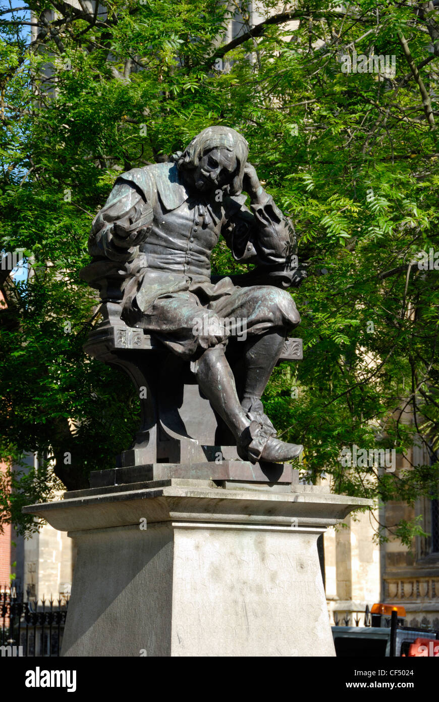 Statue von Sir Thomas Browne, ein 17. Jahrhundert Englisch Autor "gilt als eines der originellsten Autoren in der englischen Sprache" Stockfoto