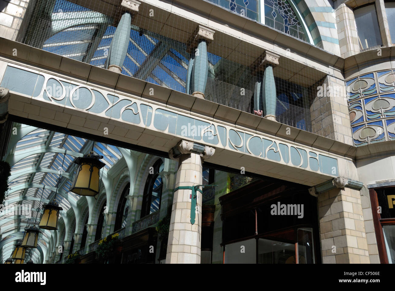 Der Eingang der Royal Arcade in Norwich, erbaut im Jahre 1899 auf dem Gelände des Hofes des Royal Hotels. Stockfoto