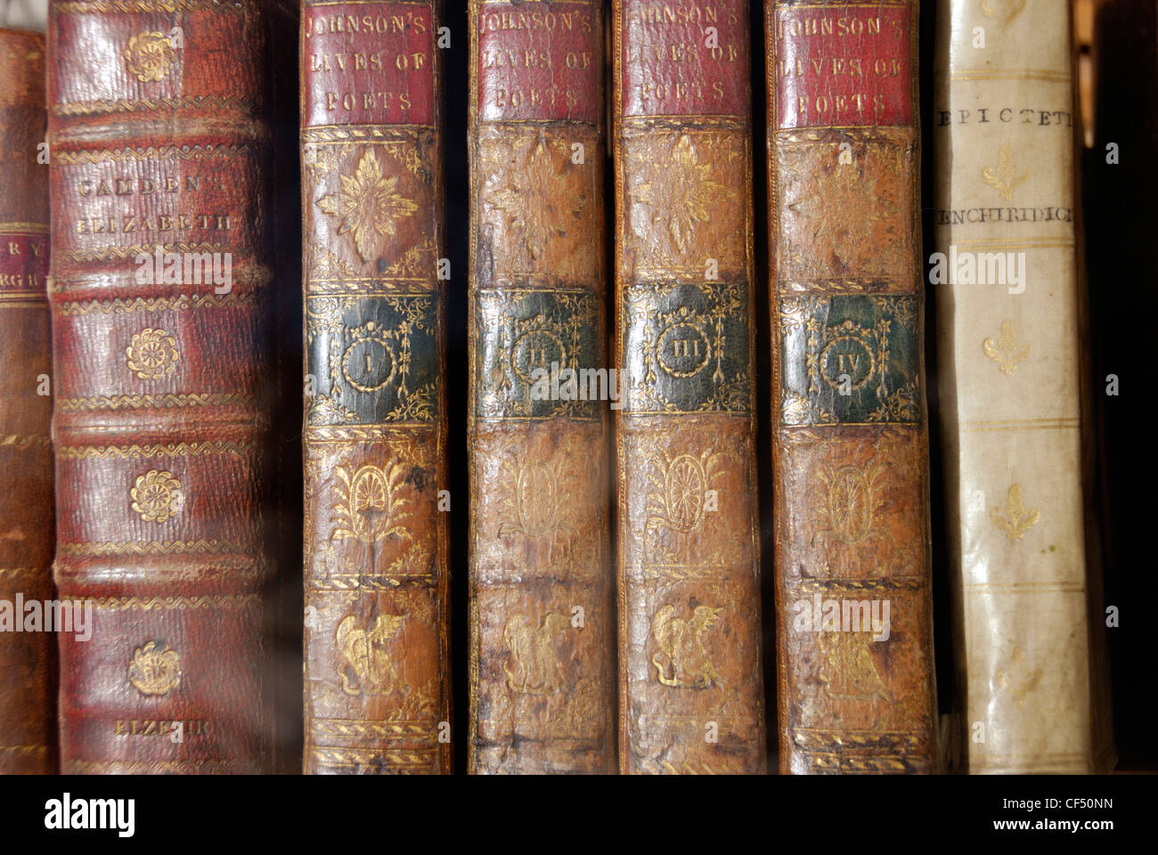 Antiquarische Bücher zum Verkauf in Charing Cross Road, einem Gebiet, bekannt für seine Fach- und Antiquariate. Stockfoto