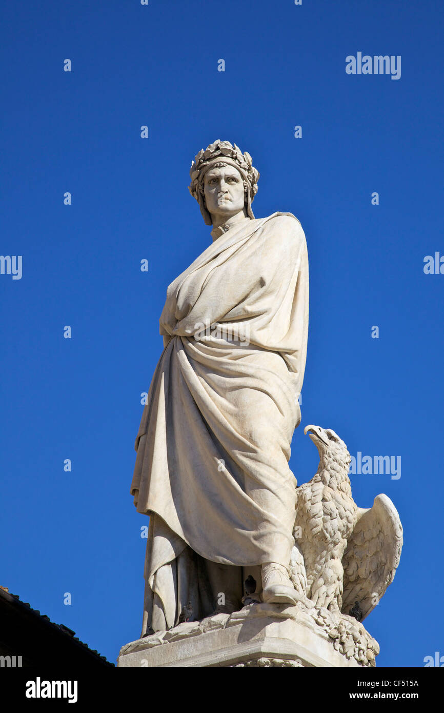 Statue des Dichters Dante Alighieri vor der Kirche Santa Croce in Piazza Santa Croce, Florenz, Toskana, Italien, Europa Stockfoto