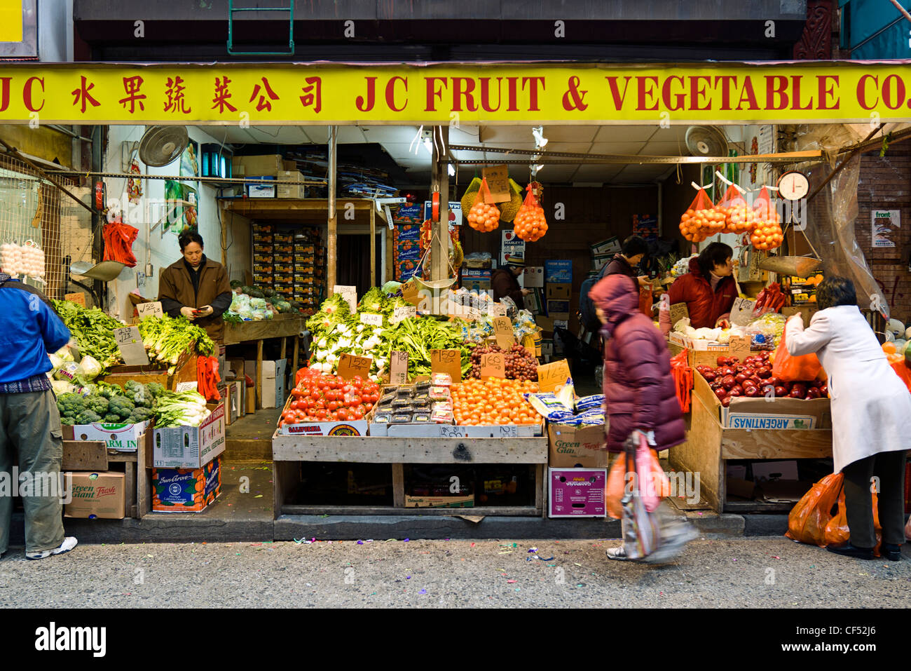 Outdoor-Markt auf Mott Street, Chinatown, New York City. Stockfoto