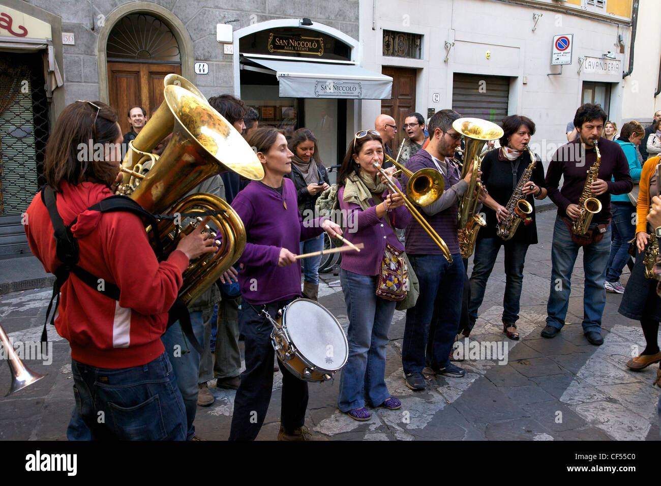 Fiati Sprecati, beliebte street Band, führen Sie in die Straßen von Florenz, Toskana, Italien, Europa Stockfoto
