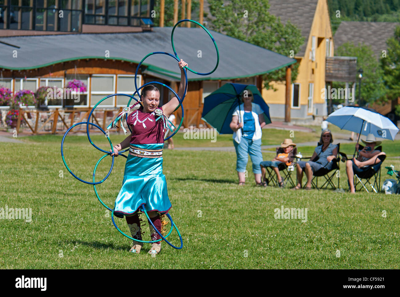 Waterton Lakes Nationalpark Blackfoot Arts & Heritage Festival Parks Canada centennial Hoop Dancerfrom feiern die Stockfoto