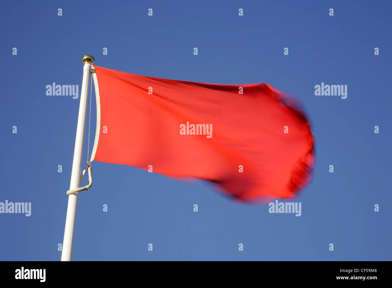 Rote Warnung Flagge. Stockfoto
