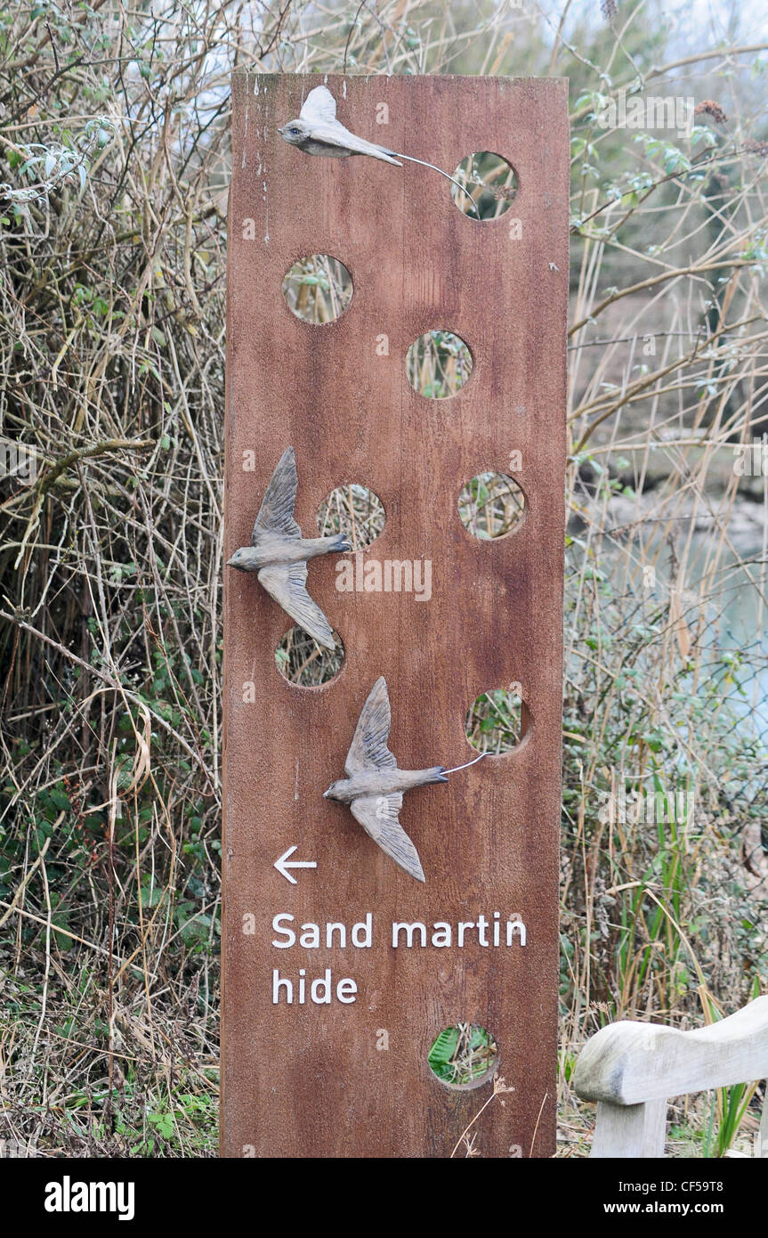 Zeichen für den Sand Martin verstecken, Arundel Wildfowl und Feuchtgebiete zu vertrauen. Winter. Stockfoto