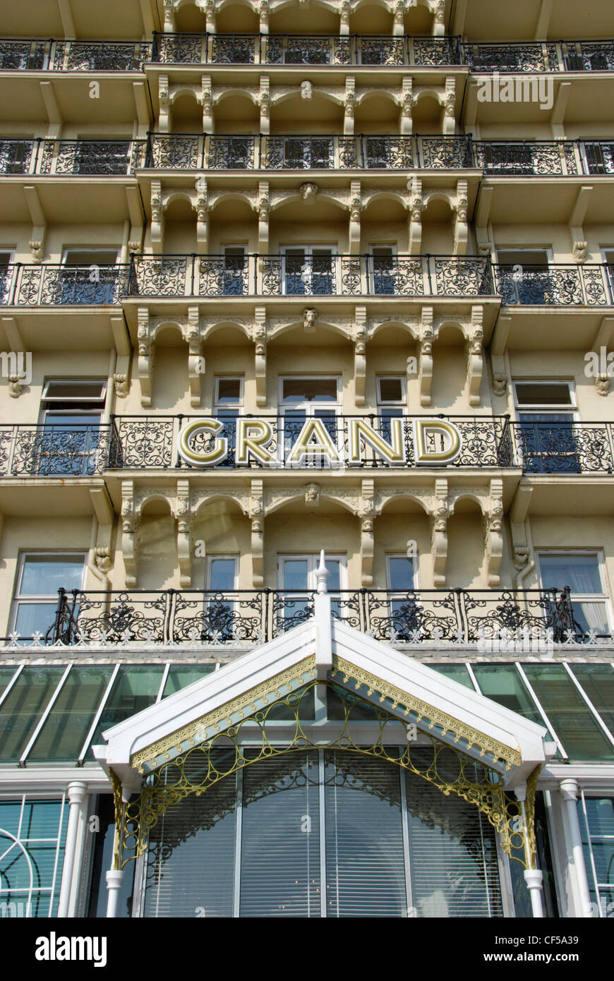 Der Vorderseite des Grand Hotels am Meer in Brighton. Stockfoto