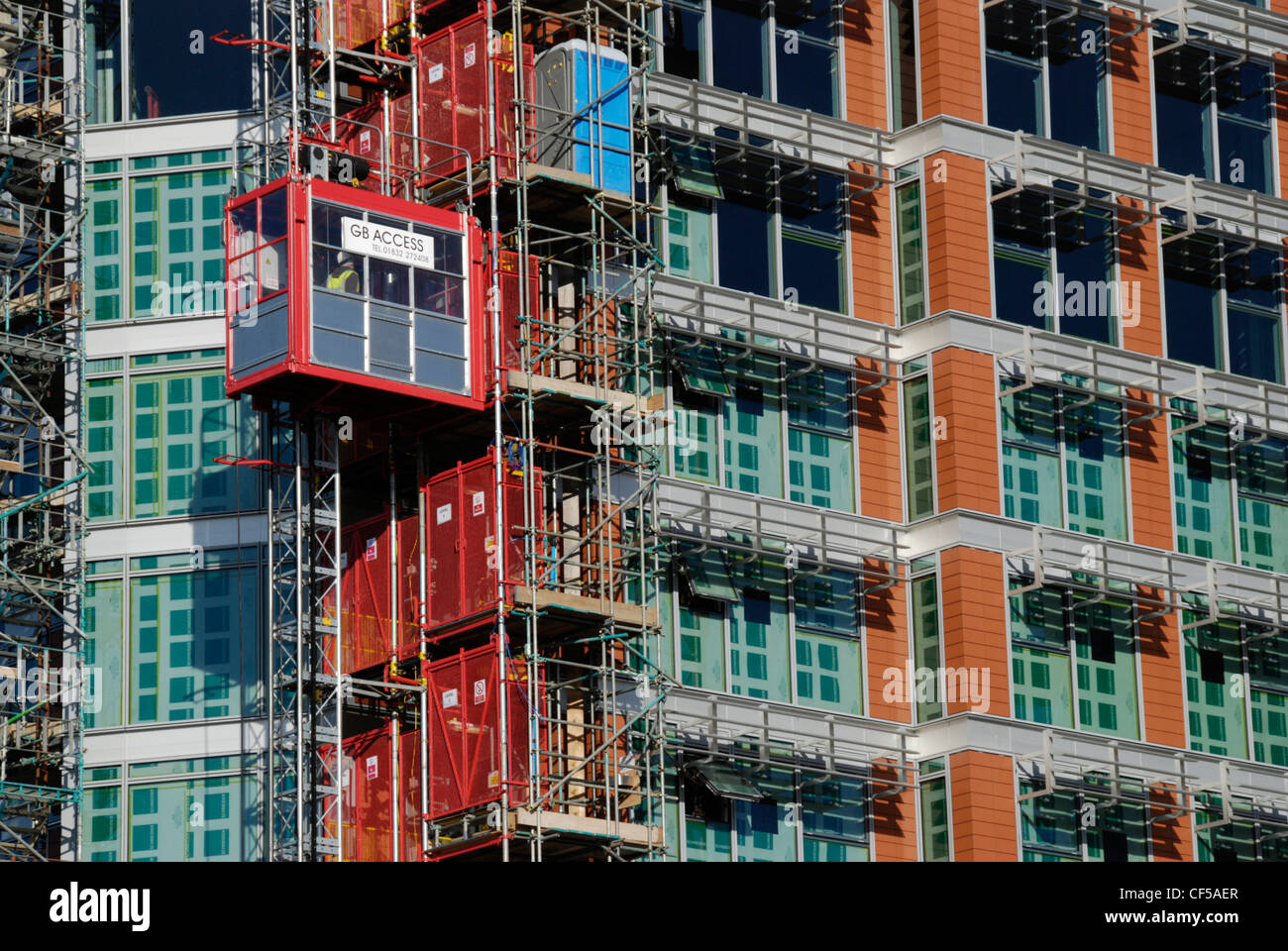 Eine Nahaufnahme von einem modernen Gebäude im Bau in Battersea Reichweite. Stockfoto