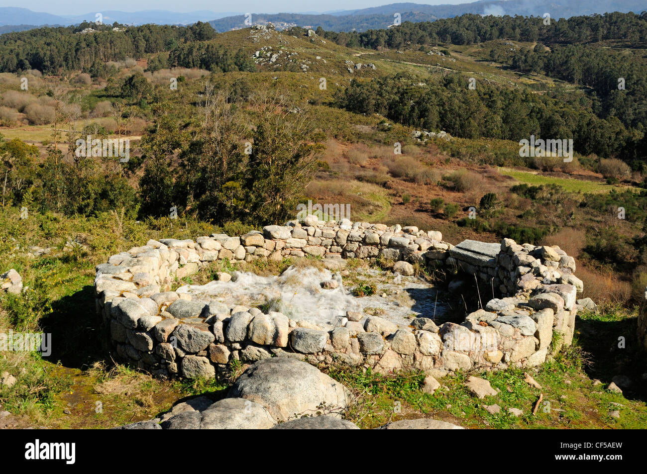 Überreste einer alten vorrömischen Siedlung namens Berobriga. O Facho, Cangas, Galicien, Spanien. Stockfoto