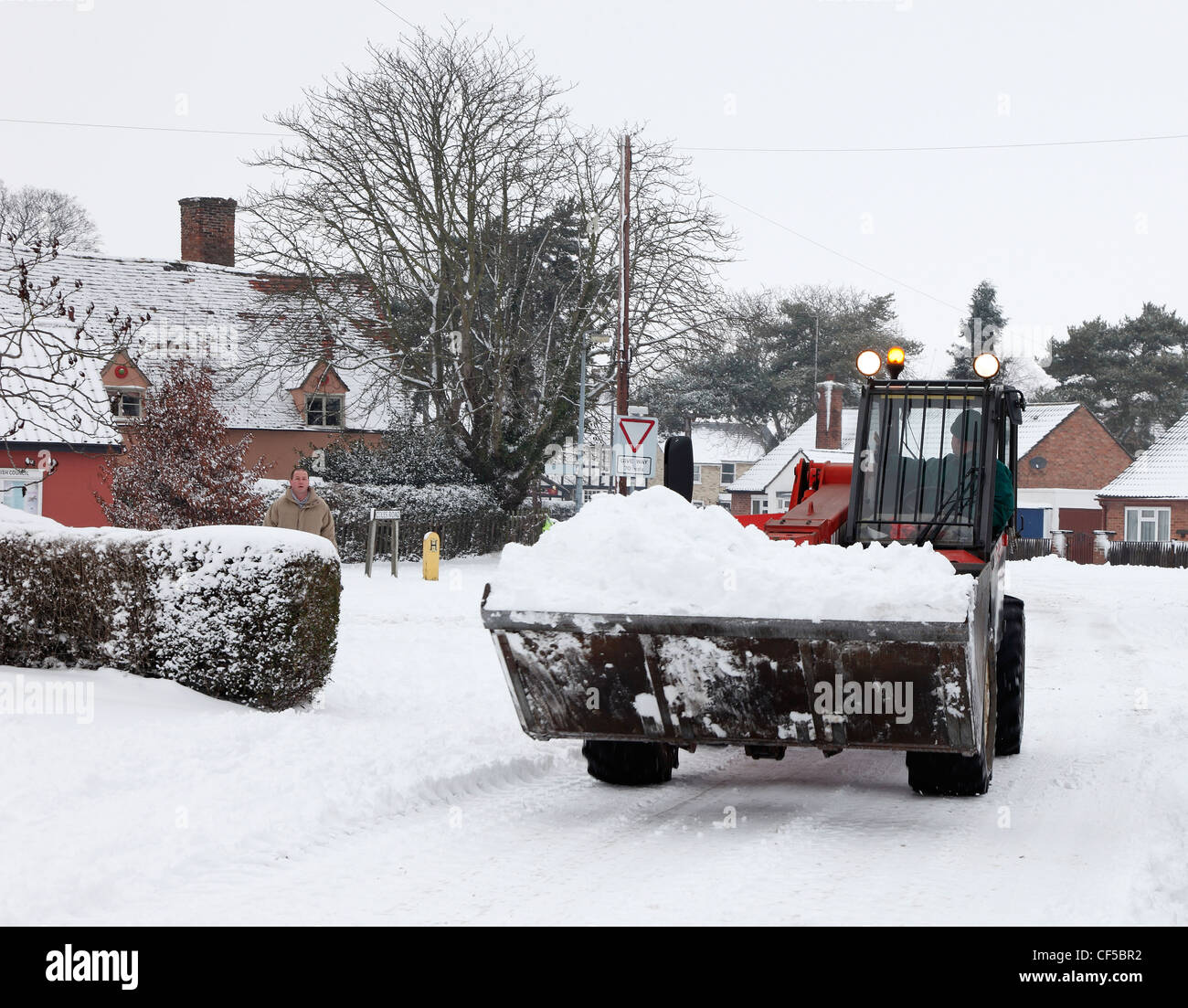 Bagger Verschiebung Schnee Milton Cambridgeshire Stockfoto