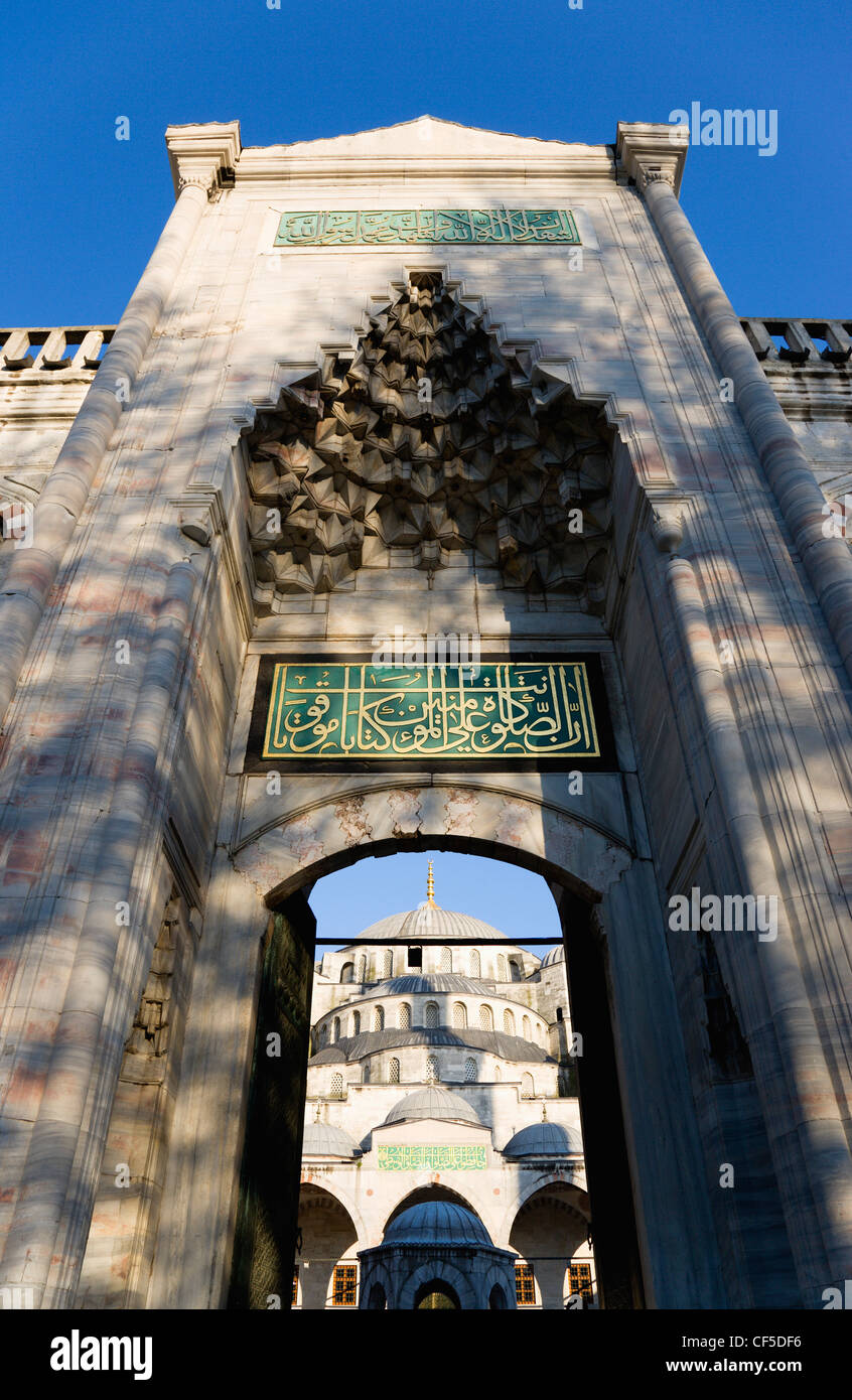 Türkei, Istanbul, Ansicht der blauen Moschee durch Ausgang Stockfoto