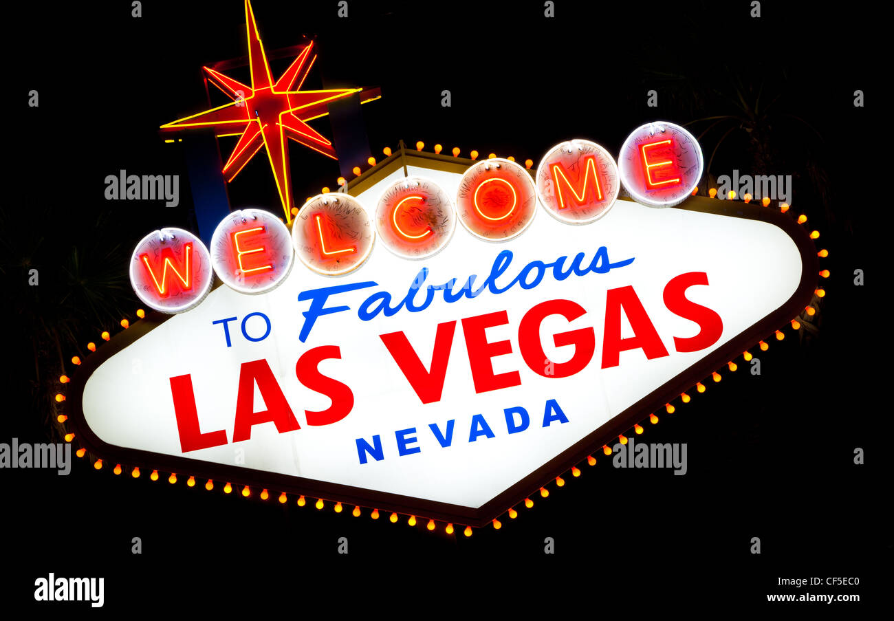 Willkommen im fabelhaften Las Vegas Schild bei Nacht Stockfotografie