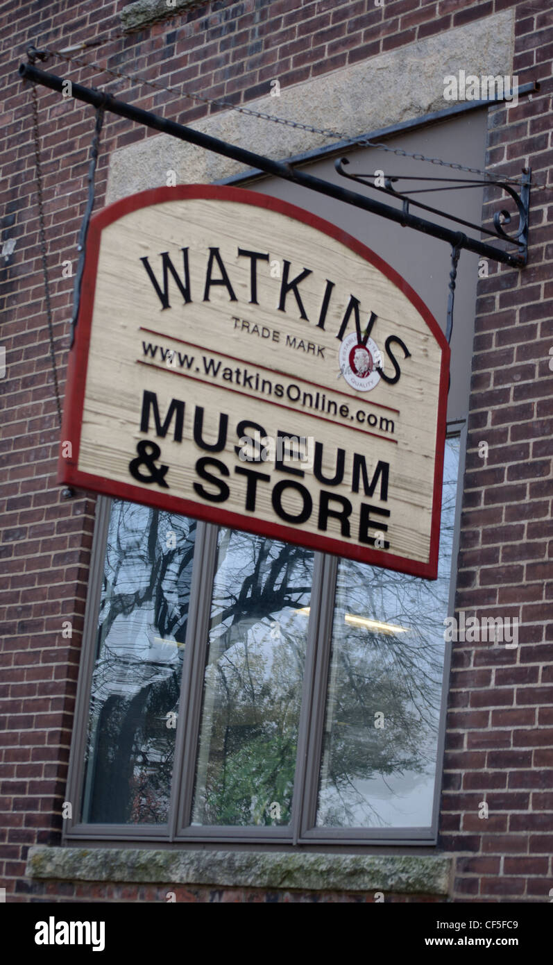 Zeichen für die Watkins Museum und Shop in Winona, Minnesota hat Ausstellungen über die Watkins Firmengeschichte und Produkte. Stockfoto