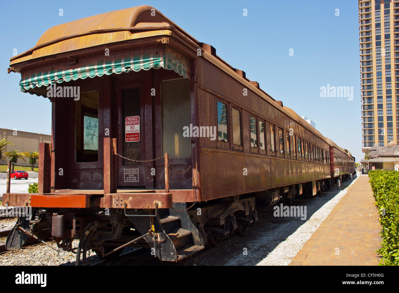 alte Dampfmaschine und Kutschen der Orangenblüten-Bahn in der Church street station Orlando Florida usa Stockfoto