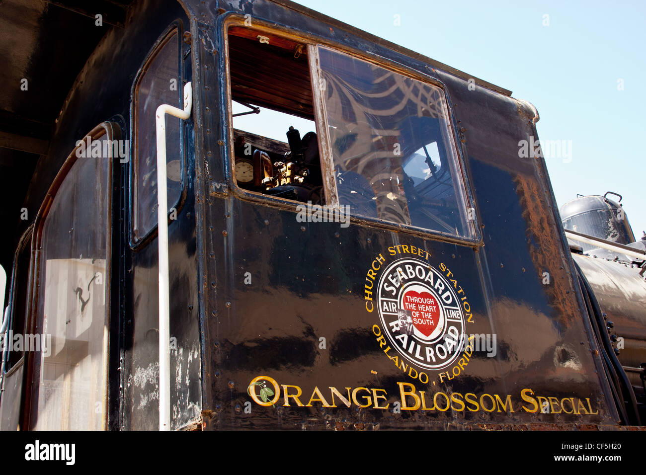 alte Dampfmaschine und Kutschen der Orangenblüten-Bahn in der Church street station Orlando Florida usa Stockfoto