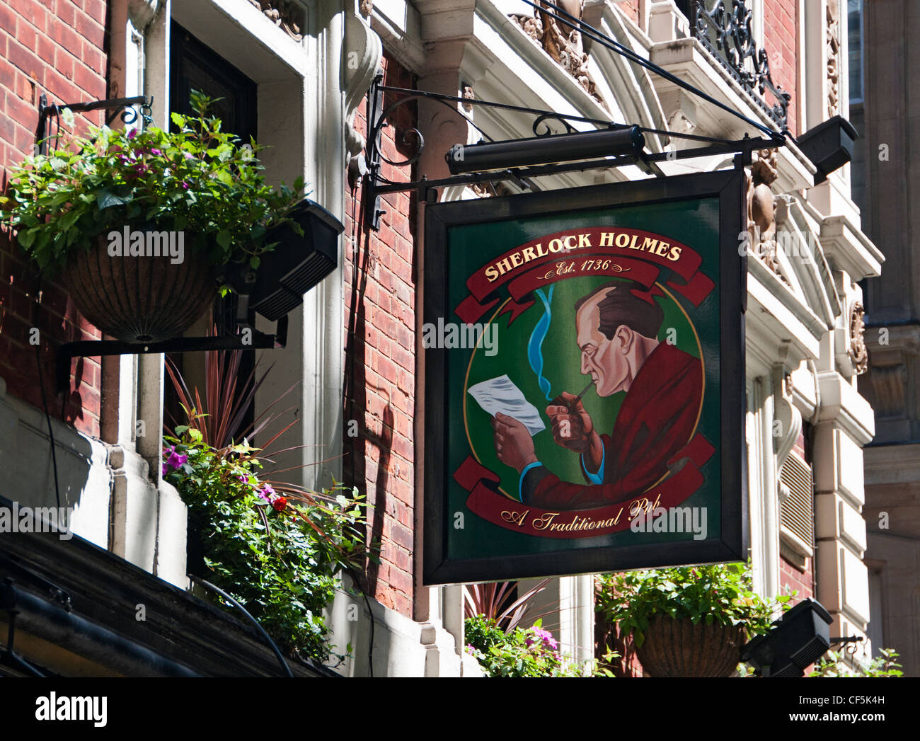 Inn-Schild draußen die Sherlock Holmes-Gasthaus und Restaurant in Northumberland Street. Stockfoto
