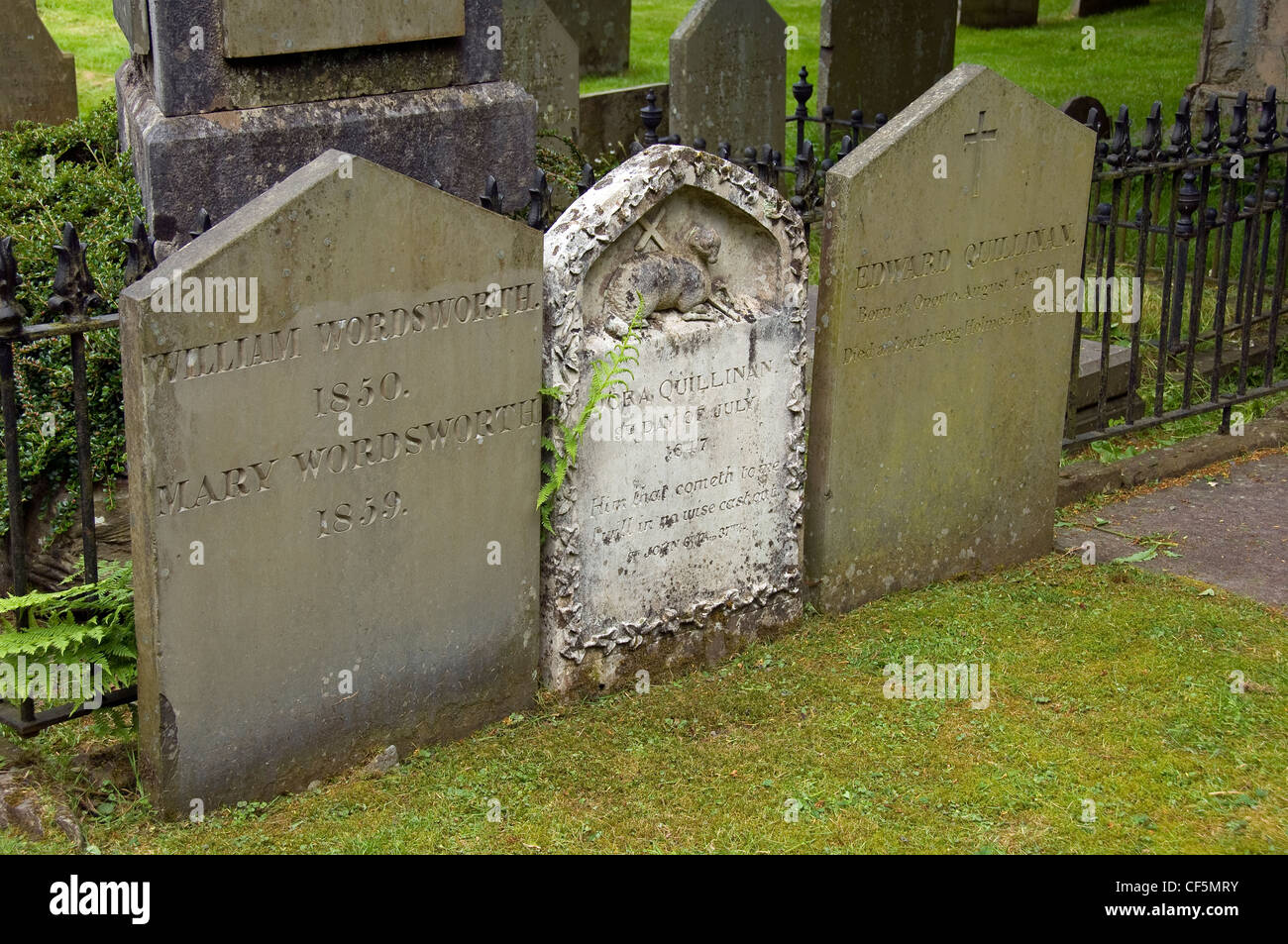 Das Grab von William und Mary Wordsworth neben Dora und Edward Quillinan in St. Oswalds Kirchhof. Stockfoto