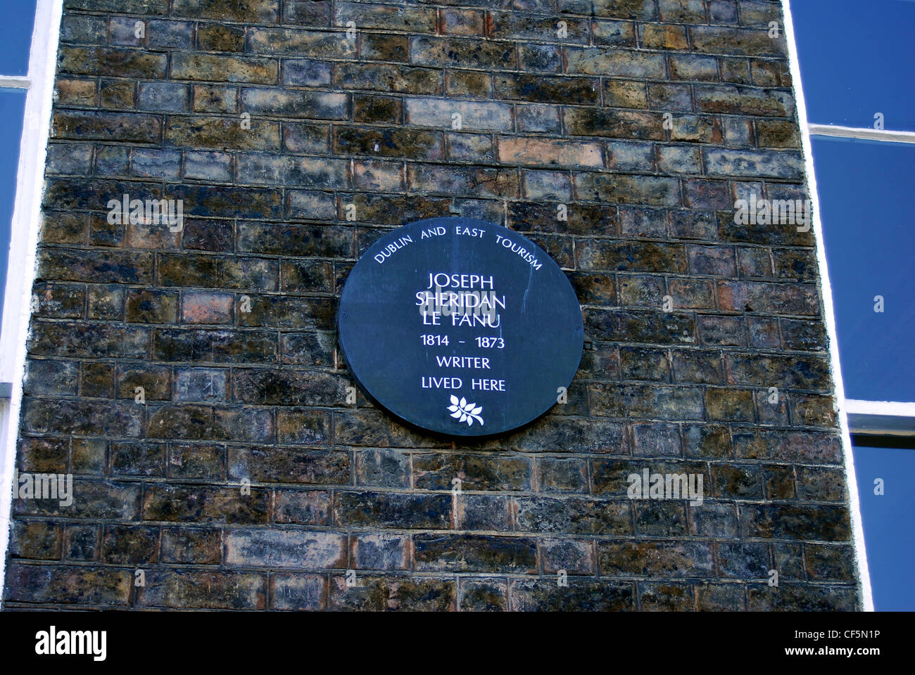 Eine Gedenktafel an Schriftsteller Joseph Le Fanu im Zentrum von Dublin. Stockfoto