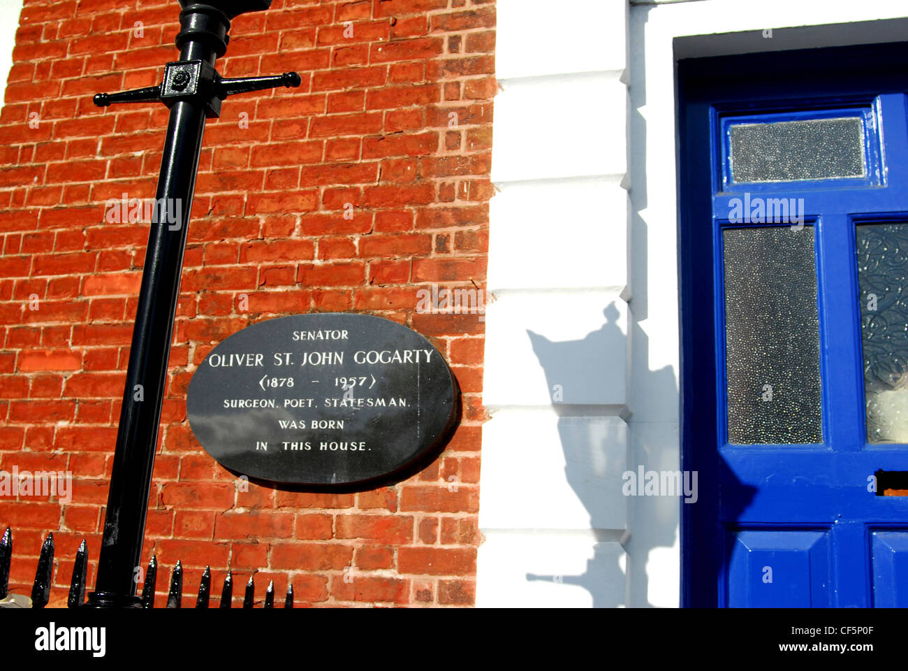 Eine Gedenktafel für Oliver Gogarty am Parnell Square in Dublin. Stockfoto