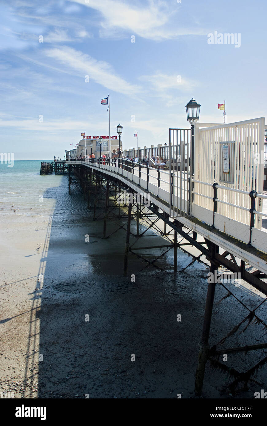 Worthing Pier ist ein Grad II Gebäude unter Denkmalschutz. Es war ursprünglich entworfen durch Sir Robert Rawlinson und eröffnet als 960ft einfach Pro Stockfoto