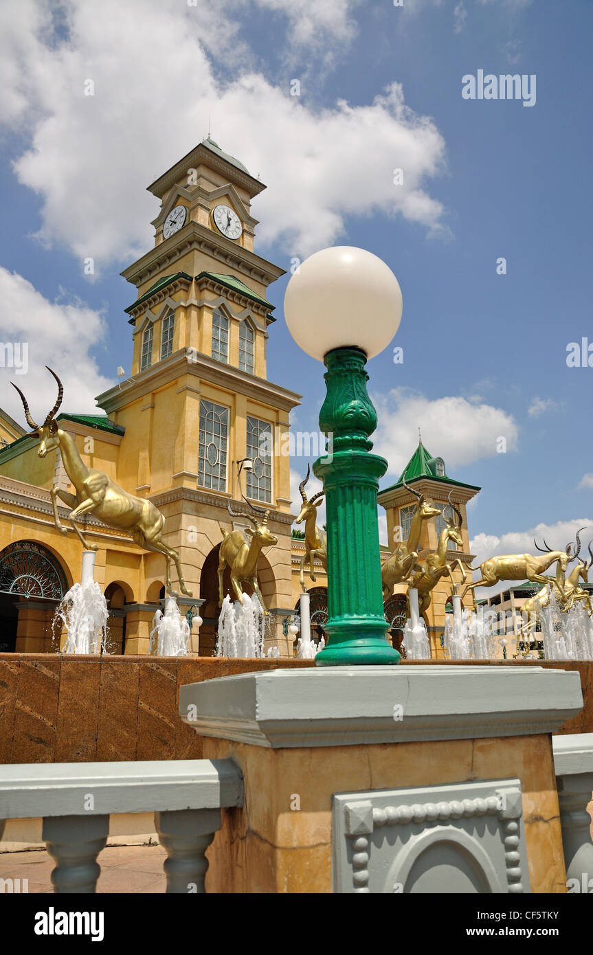 "Springen Impala" Eingang Brunnen im Gold Reef City Casino, Johannesburg, Provinz Gauteng, Südafrika Stockfoto