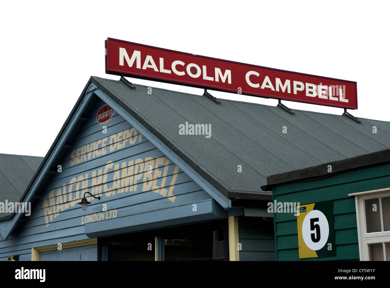 Der Malcolm Campbell-Schuppen im Brooklands Museum, bis um 1935 von ihm als Büro, Werkstatt und Ausstellungsraum genutzt. Stockfoto