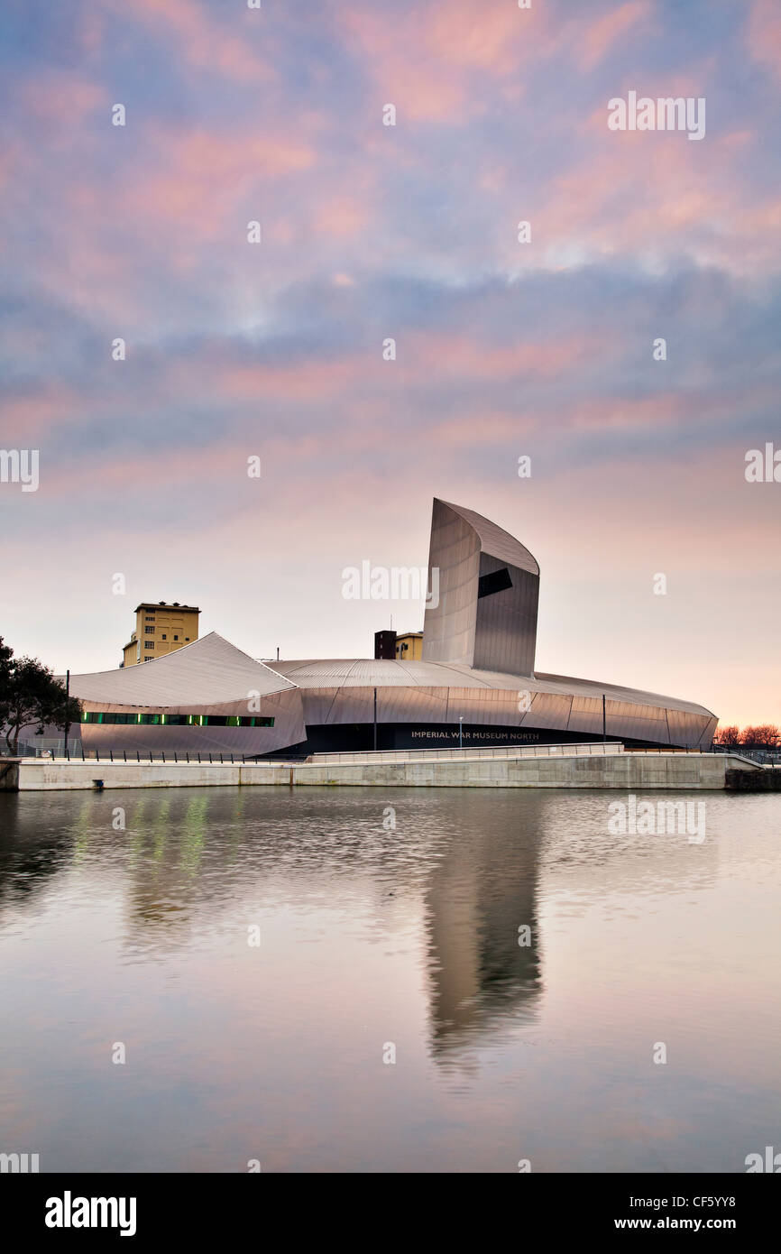 Imperial War Museum North (IWM Nord) in einem spektakulären Gebäude, entworfen von Daniel Libeskind in Salford Quays. Stockfoto