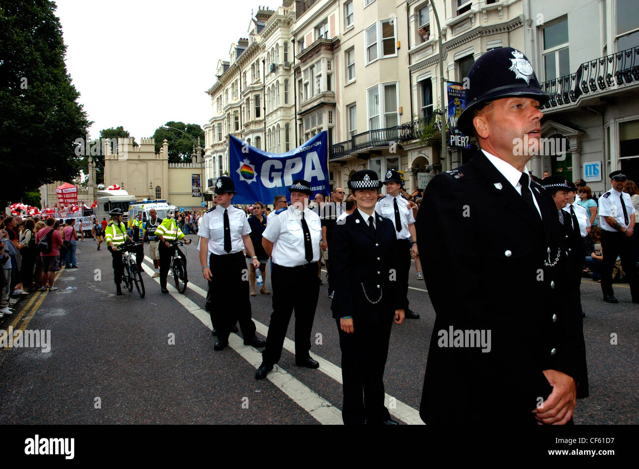 Der Verein schwuler Polizisten beteiligen sich die jährliche Gay Pride Parade in Brighton. Stockfoto