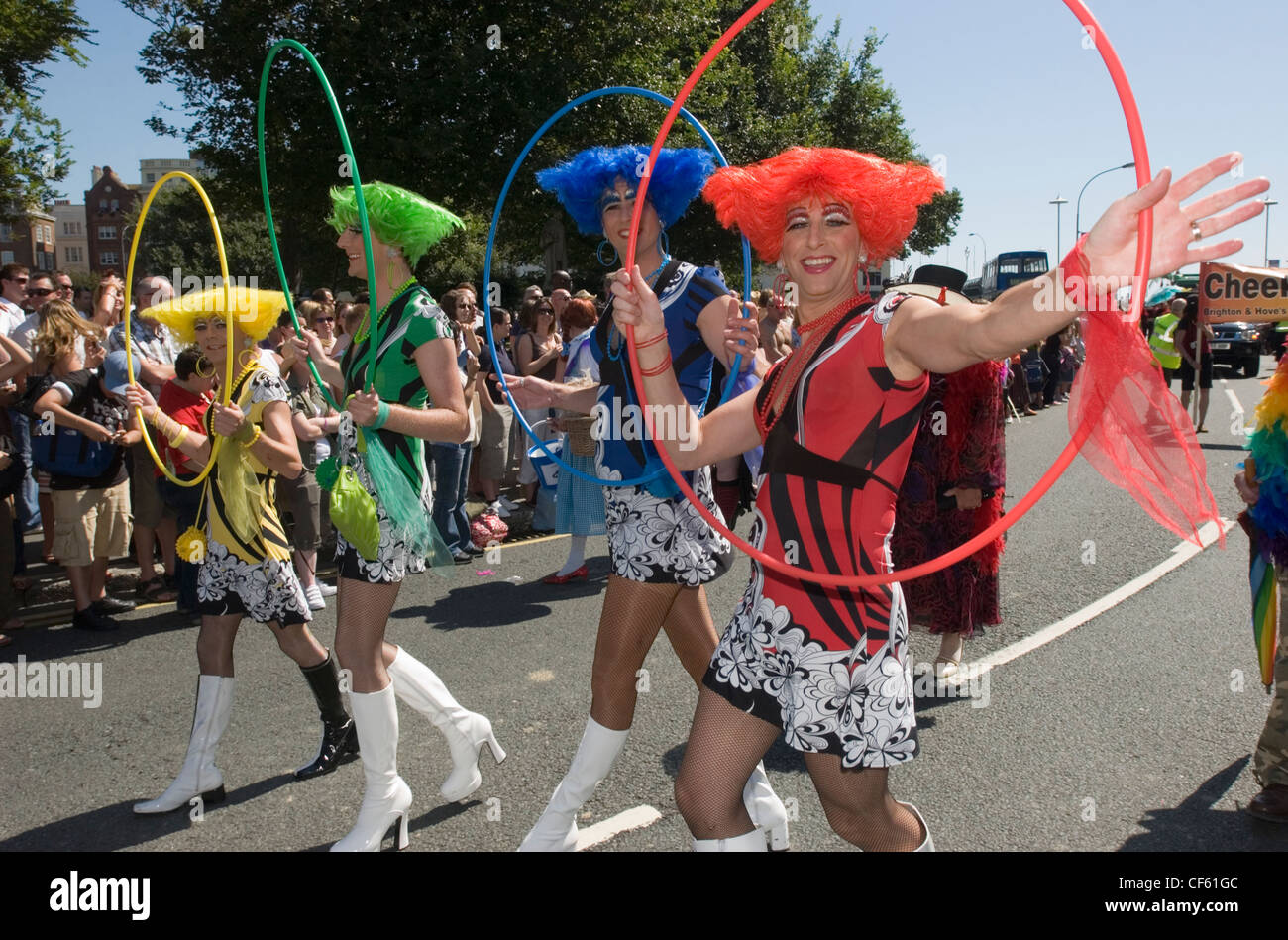 Menschen, die Teilnahme an der jährlichen Gay Pride Parade in Brighton. Stockfoto