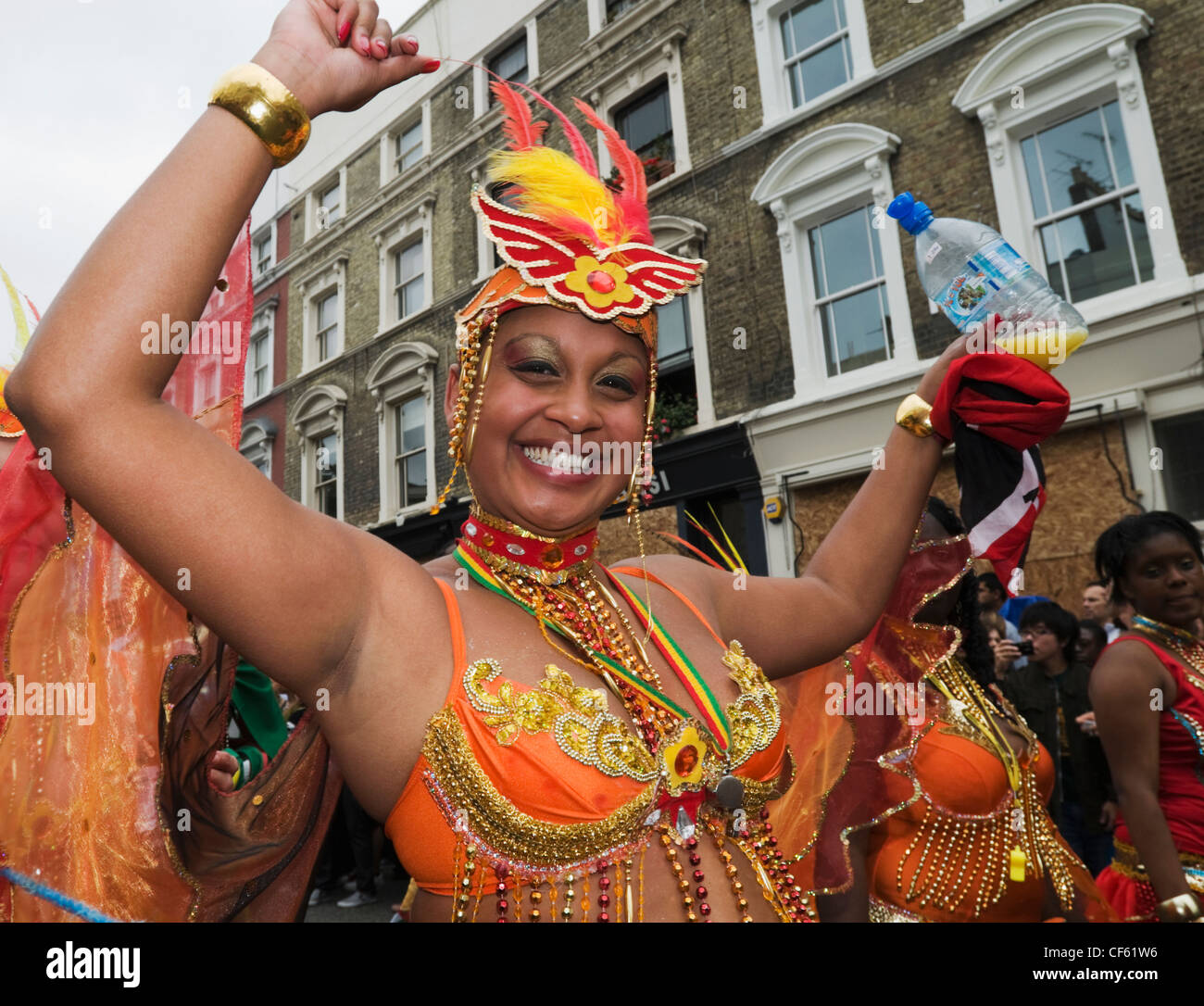 Eine Frau in der Parade am letzten Tag der 2008 Notting Hill Carnival. Stockfoto