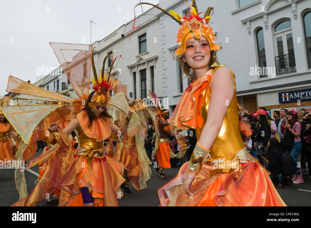 Die Parade führt vorbei am Finaltag der 2008 Notting Hill Carnival. Stockfoto