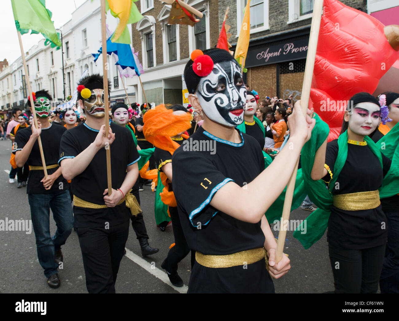 Der letzte Tag des 2008 Notting Hill Karneval als die Parade vergeht. Stockfoto