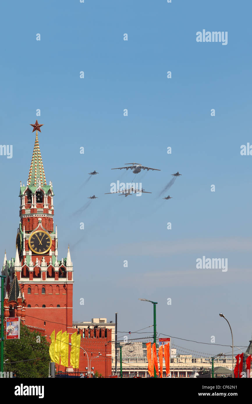 Moskau können 9 Il-76 Tu-95ms Mig-29 Flugzeuge fliegen Parade 9. Mai 2010 Moskau Russland Iljuschin Il-76 Mehrzweck 4-Triebwerken Stockfoto