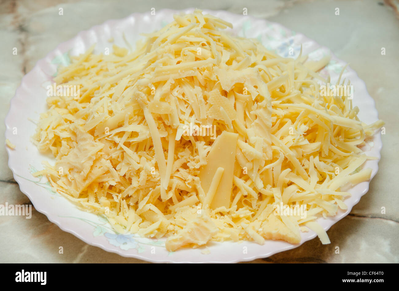 geriebenen Käse auf Platte Stockfoto