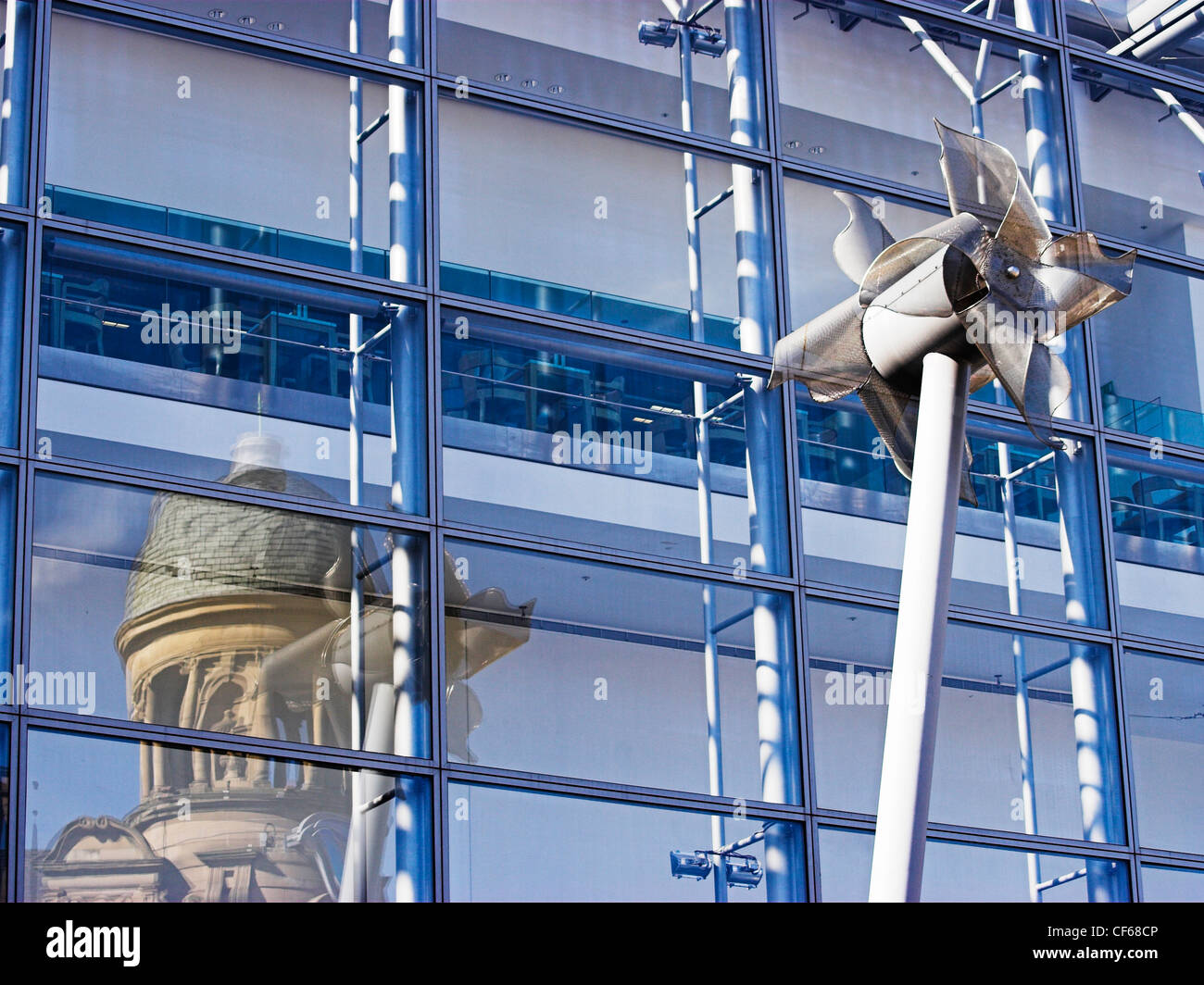 Windmühlen in Exchange Square in Manchester. Stockfoto