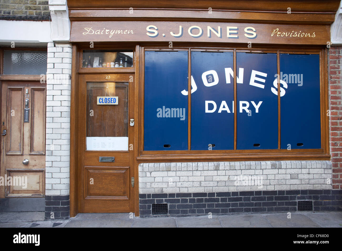 Eine Ladenfront im Ezra Street. Dies zuvor heruntergekommen Teil von London wurde durch den Zustrom von kreativen Menschen, Südböhmen umgebaut Stockfoto