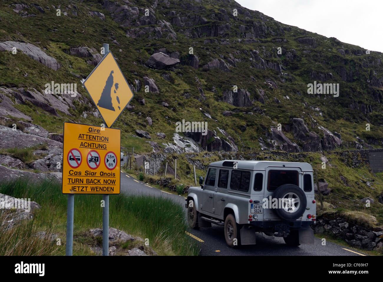 Irland, Dingle-Halbinsel, Connor Pass, Warnschild Stockfoto