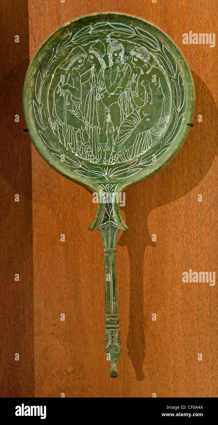 Spiegel mit drei Frauen und ein Mann 12:00 Italien Etrurien Etrusker Stockfoto