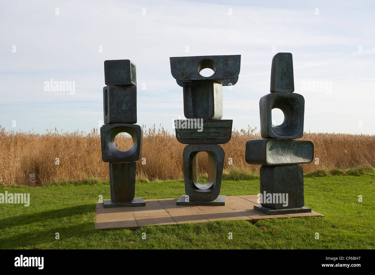 Eine Skulptur von Henry Moore bei Snape Maltings in Suffolk. Stockfoto