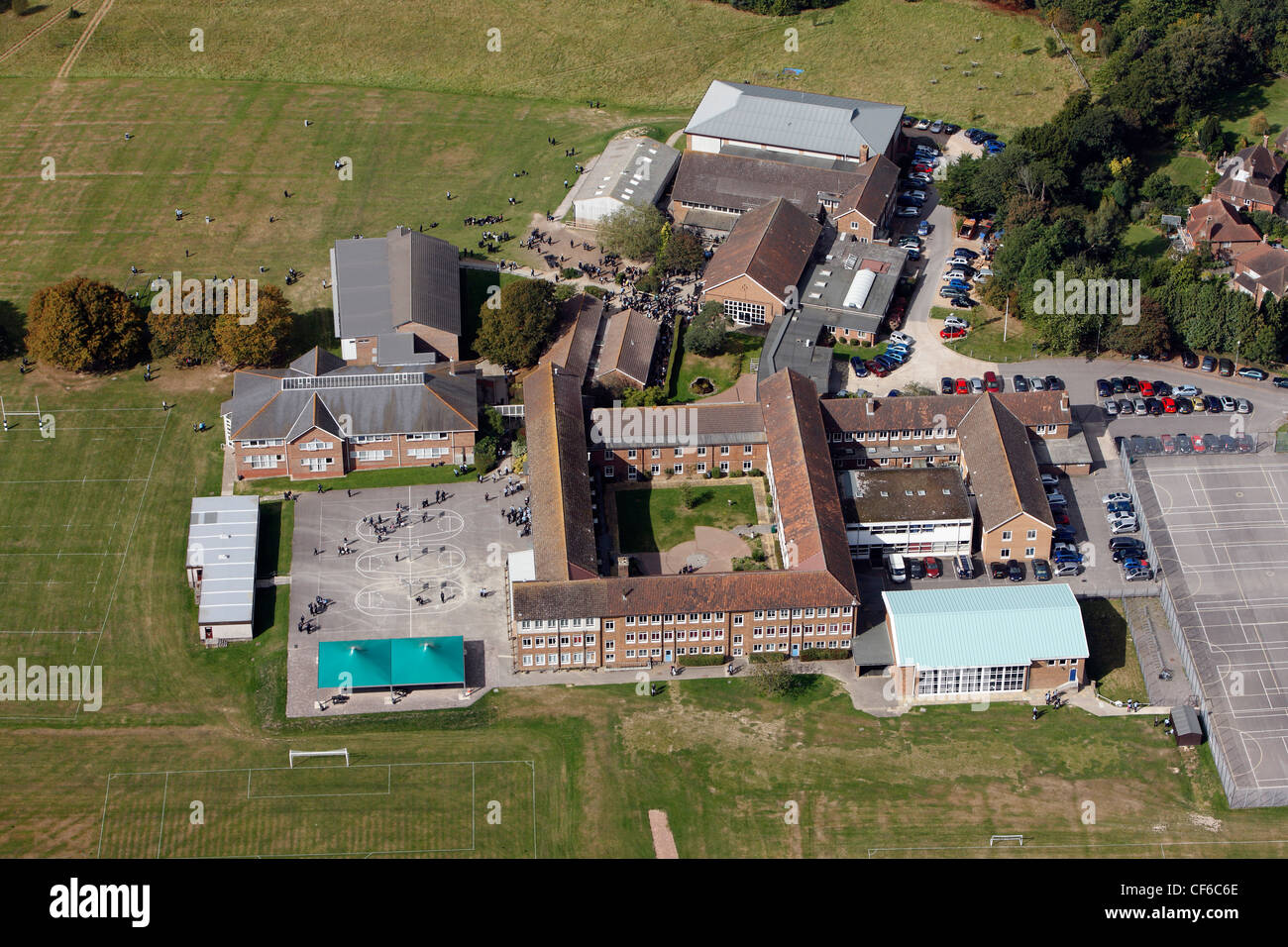 Luftaufnahme der Warden Park Academy, einer britischen Sekundarschule in Cuckfield, Sussex Stockfoto