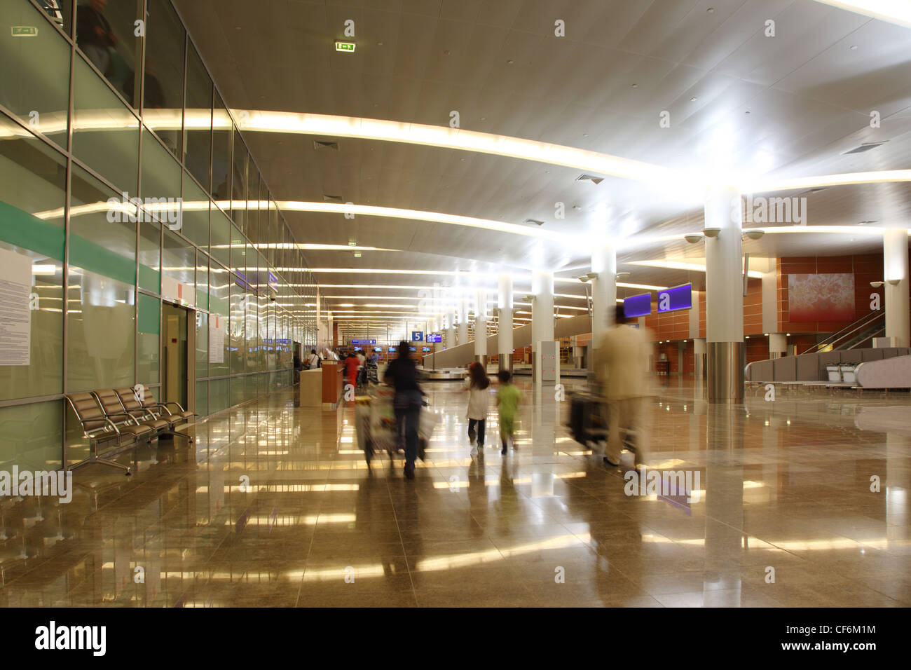 Moskau 19 APRIL große moderne Halle neue terminal Flughafen "Scheremetjewo" 19. April 2010 Moskau Russland maximalen Durchsatz Klemme 12 Stockfoto