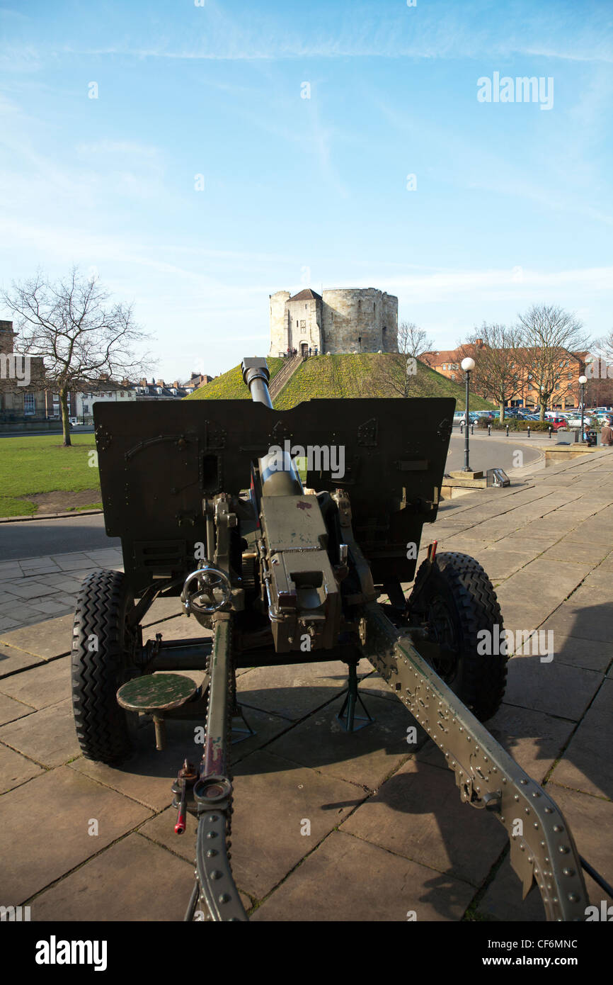 York City, Yorkshire, England Clifford Tower steht als stolzes Symbol der Macht des mittelalterlichen Könige Englands Stockfoto