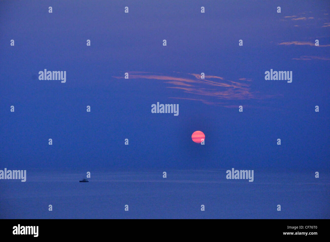 Blaue Dämmerung Himmel rosa Sonne rosa Wolken Key Biscayne Stockfoto Blaue Dämmerung Himmel rosa Sonne rosa Wolken Key Biscayne Stockfoto