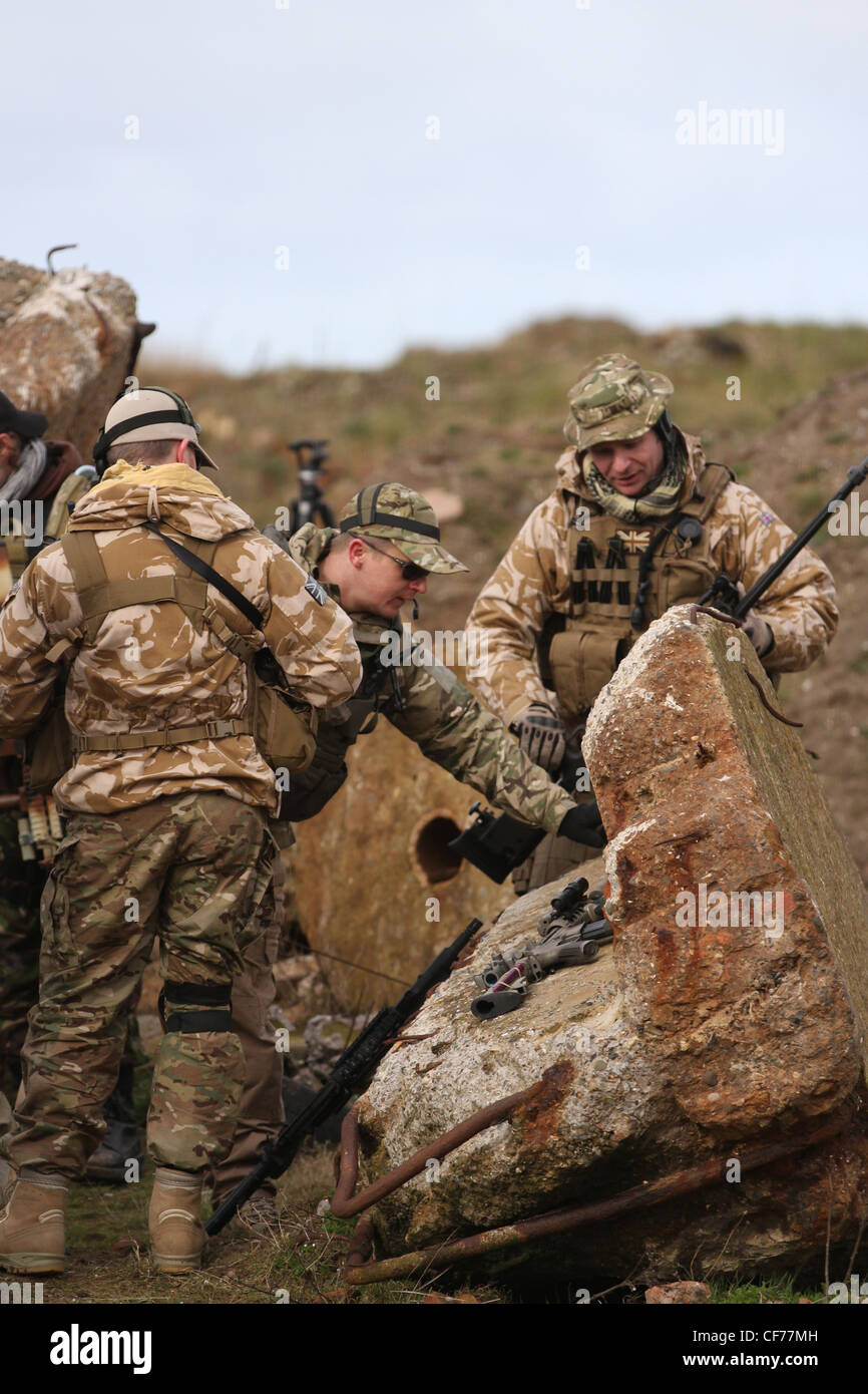 Ein Kurzfilm-Produktion in Southport Strand replizieren den afghanischen Konflikt mit Strand Schutt als Back-Drop, Merseyside, UK Stockfoto