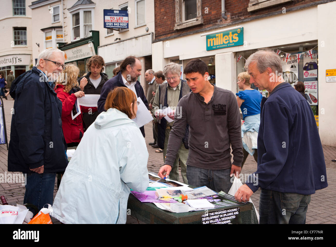 Hohe Straße, Menschen, die Kampagne gegen Wohnanlage im Hochland und Slad Tal, Stroud, Gloucestershire, UK Stockfoto