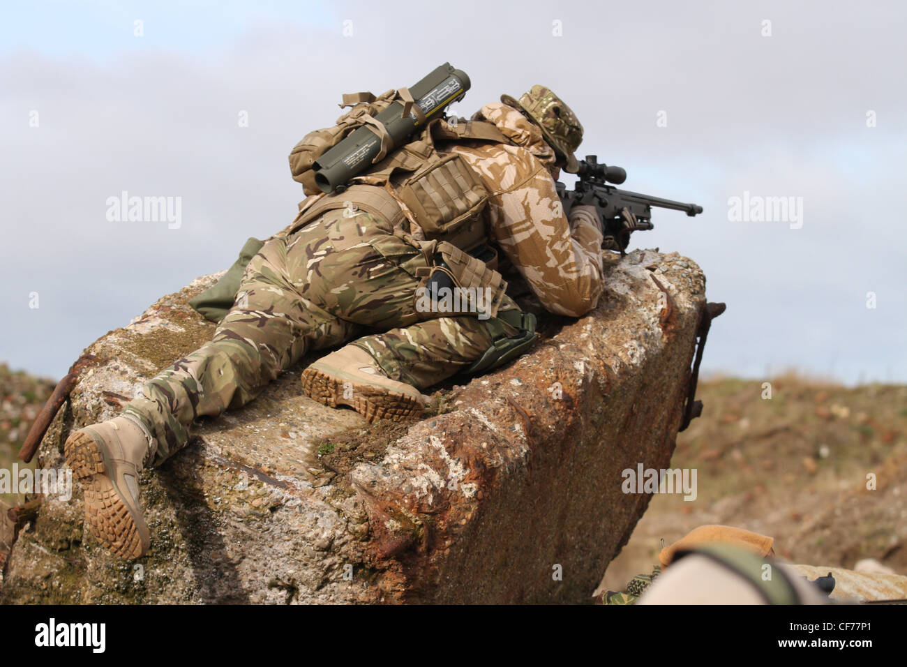 Ein Kurzfilm-Produktion in Southport Strand replizieren den afghanischen Konflikt mit Strand Schutt als Back-Drop, Merseyside, UK Stockfoto