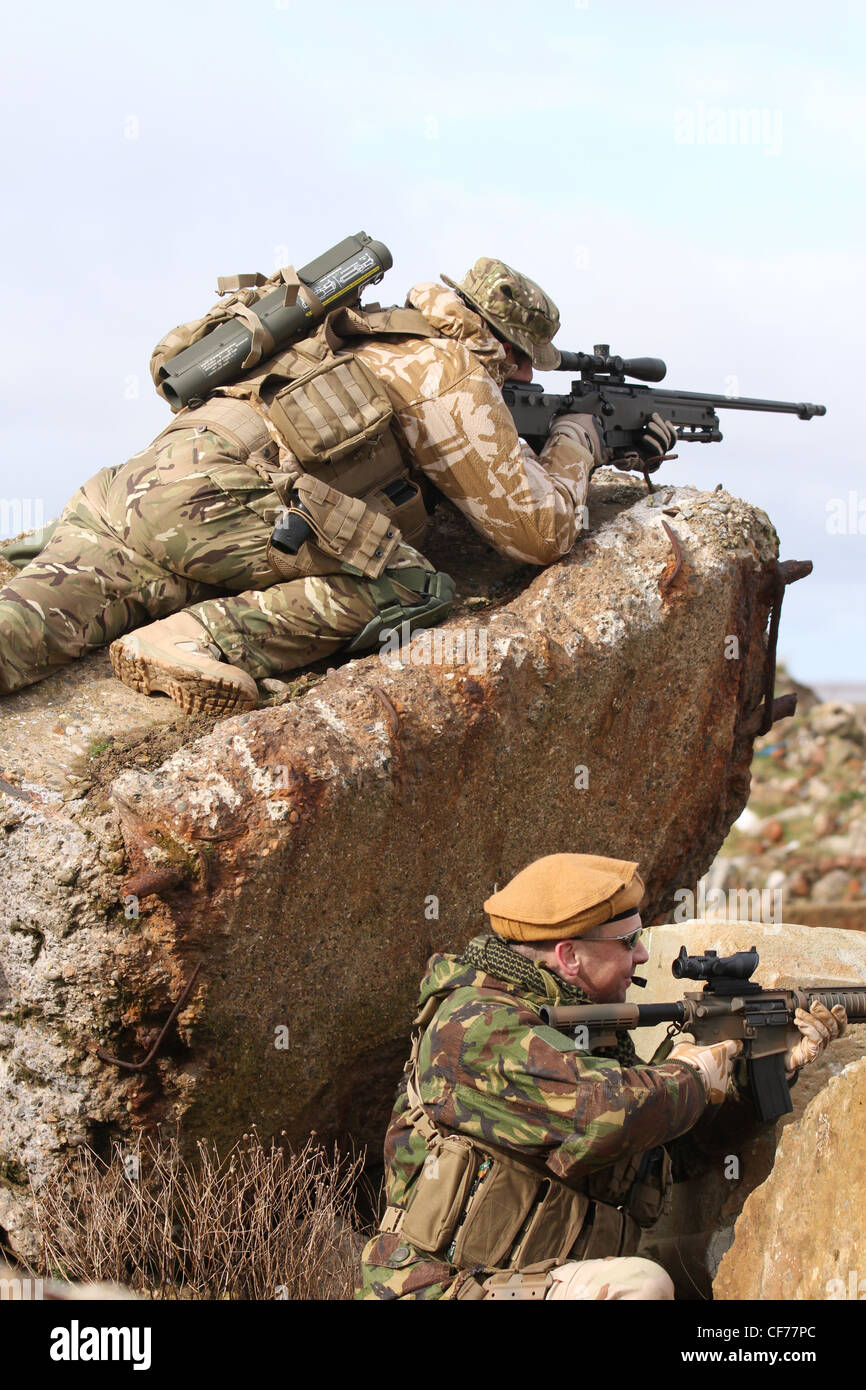 Ein Kurzfilm-Produktion in Southport Strand replizieren den afghanischen Konflikt mit Strand Schutt als Back-Drop, Merseyside, UK Stockfoto