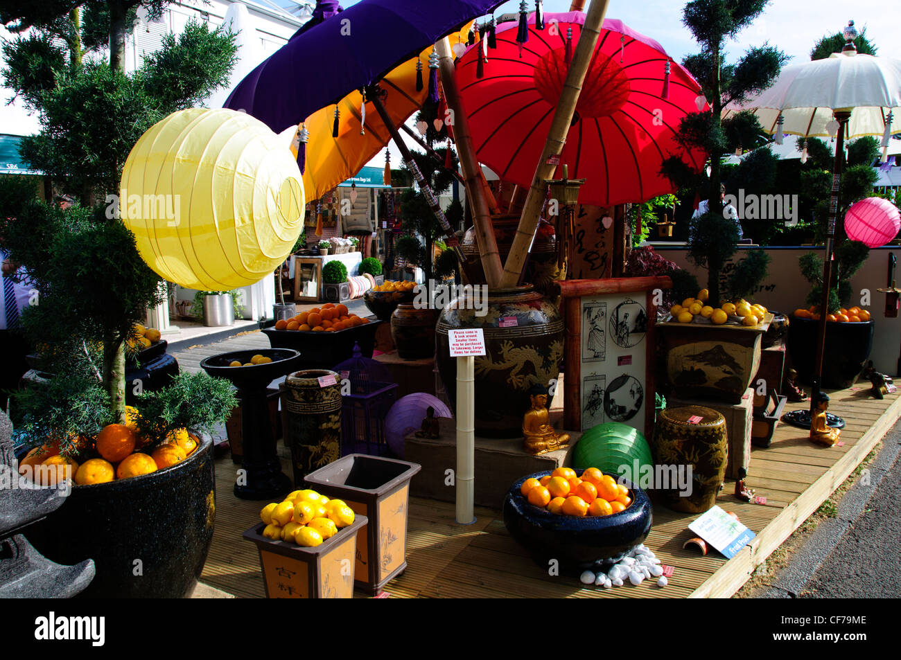 Italienische Terrasse LTD, handgefertigte Töpfe, Plaketten, Garten Interieurs, die RHS Chelsea Flower Show, formal bekannt als der große Spring Show. Stockfoto