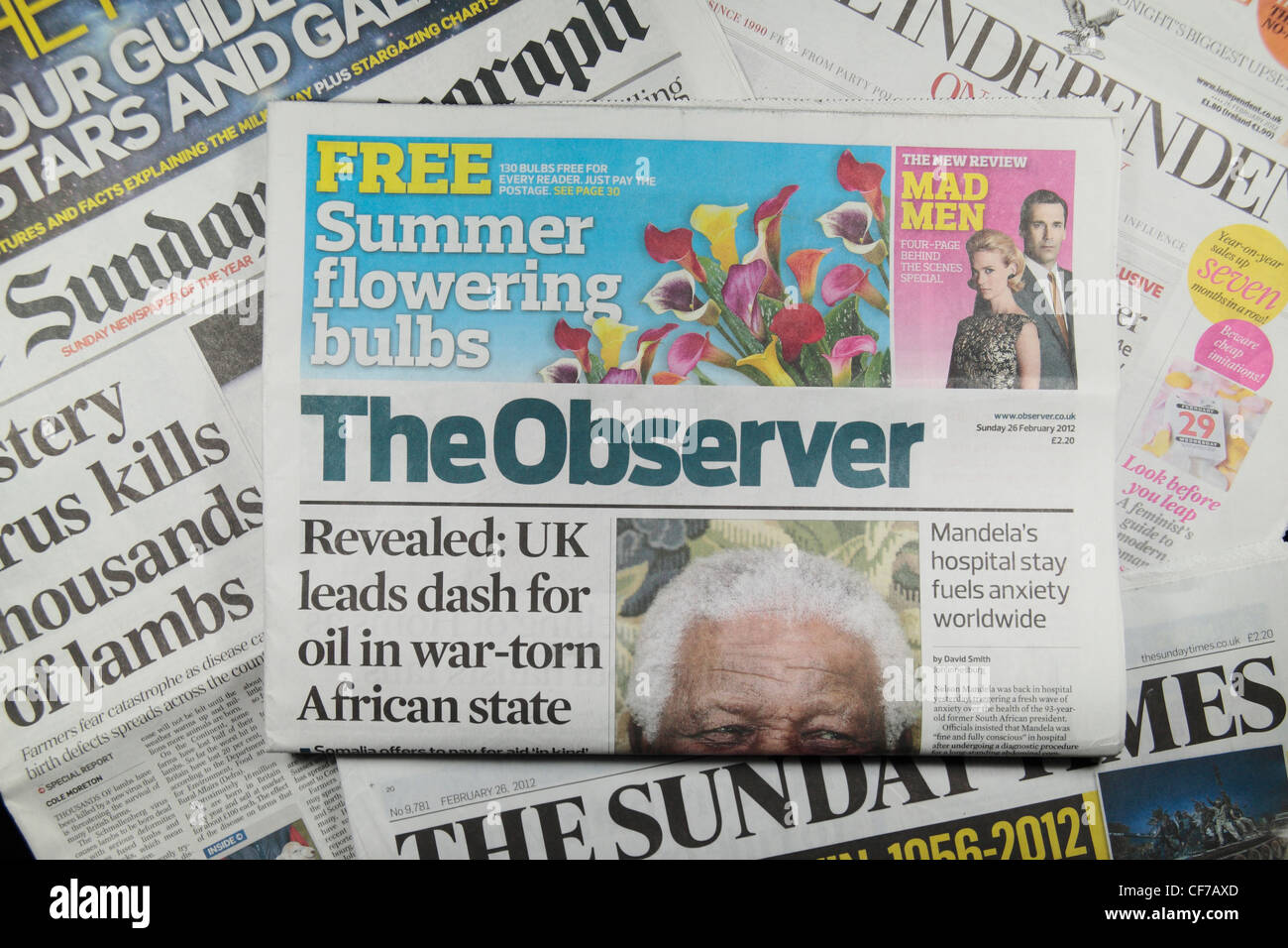 Der Beobachter sitzt auf der anderen UK nationalen Qualitätszeitungen (The Sunday Times, The Sunday Telegraph, The Independent). Stockfoto