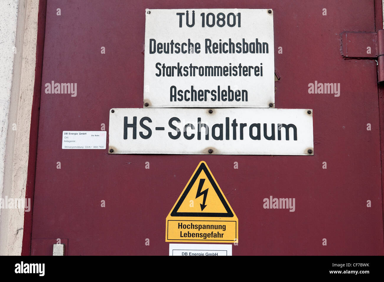 Ein Strom-Zeichen auf die Harz-Bergbahn, Deutschland Stockfoto