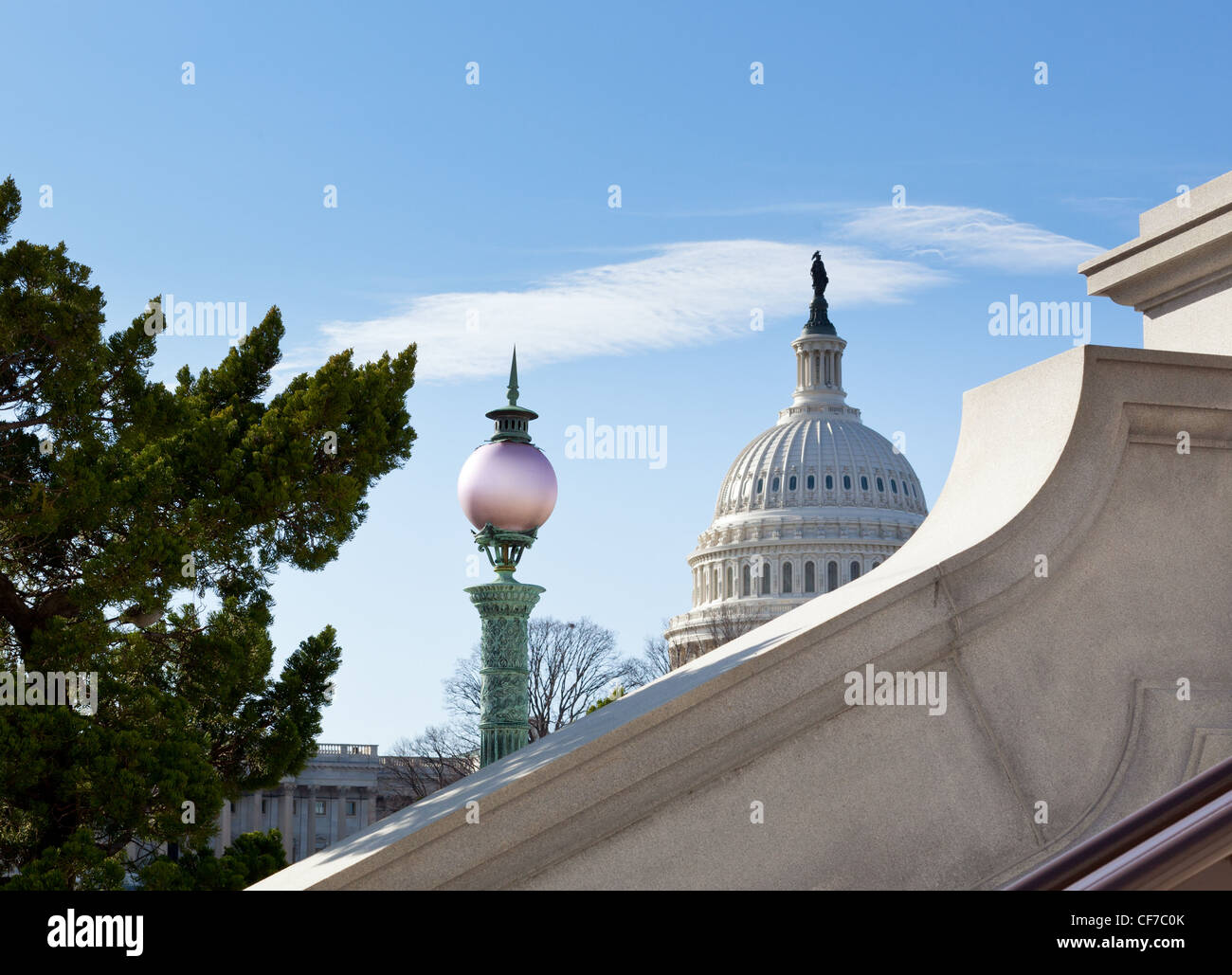 Kuppel des Kapitols in Washington, D.C. aus Schritten der Library of Congress Stockfoto